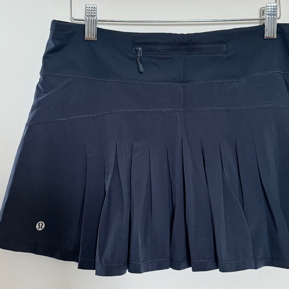EUC Lululemon Navy Circuit Breaker Skirt size 8